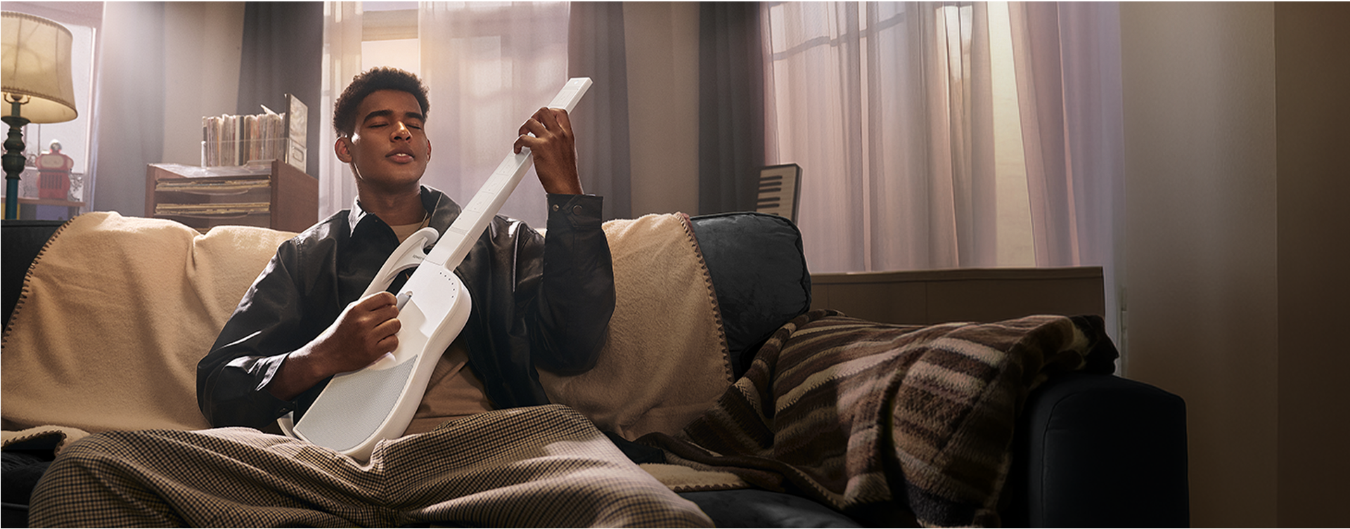 DONNER VIVA - Your Smart Stringless Guitar